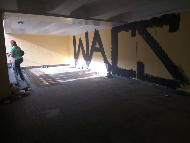 Все разрушим сами: офицер показал, как "враги" уродуют Киев