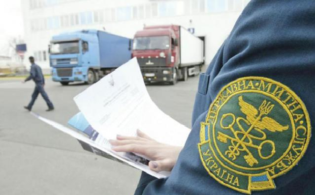 Контрабандная Украина: фейковые туристы и "мулы" заполонили западную границу