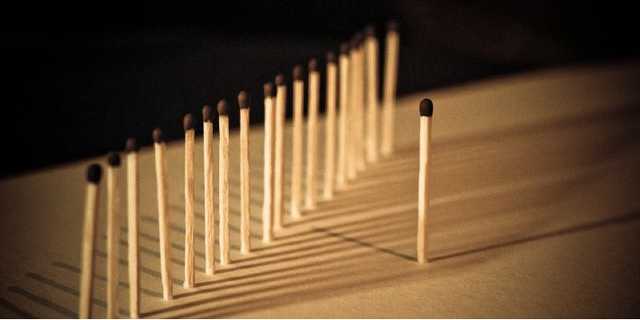 Поджигатели в законе: в Украине продаются спички с рекламой России