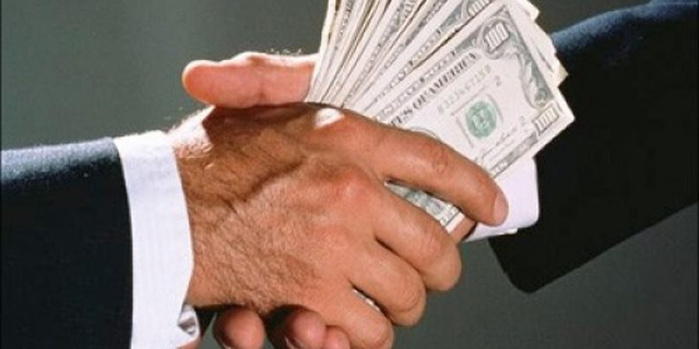 Политик рассказал, как голосуют за реформы: заходят и дают пачку денег