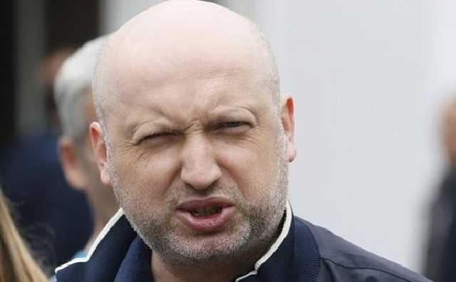 Кортеж Турчинова нарушил ПДД на глазах у полиции