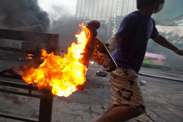 В Москве режиссёру который оппонировал Поклонской бросили в студию коктейль Молотова