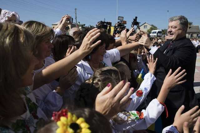 "За межами здорового глузду". Як Порошенко зустрівся зі школярами