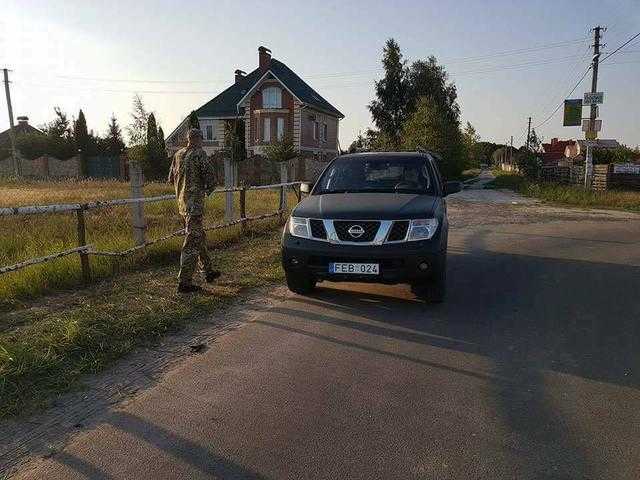 Титушки под шевронами батальона "Донбасс" угрожают мирным жителям, - волонтер