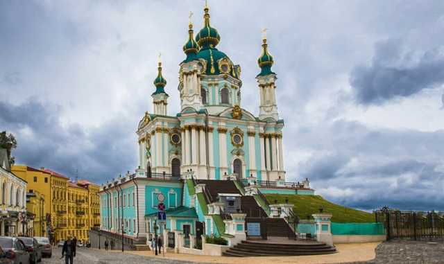 В Киеве вход на смотровую площадку Андреевской церкви сделали платным