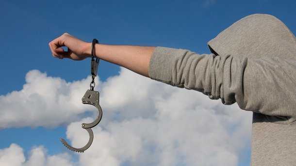 Психически больной юноша организовал массовый суицид