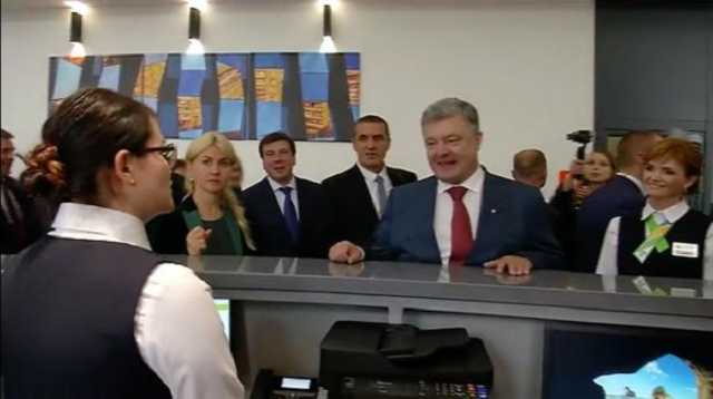 Порошенко наведался в новый админцентр в Харькове