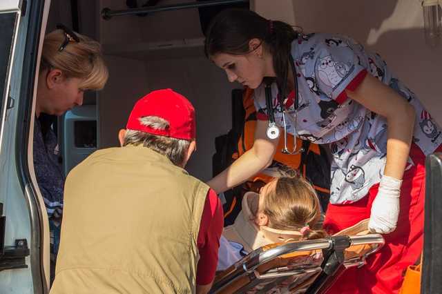 В Днепре женщина за рулем сбила ребенка под школой