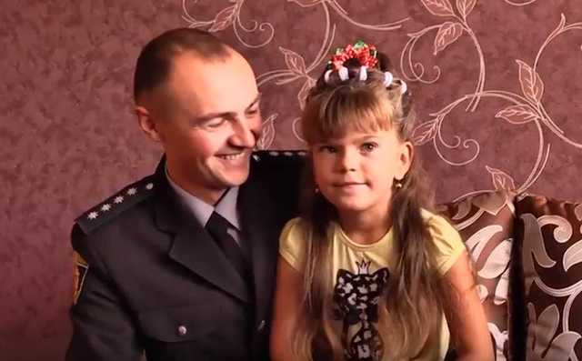 В Нацполиции наградили правоохранителя, спасшего закопанную матерью новорожденную девочку