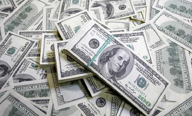 Двое мужчин обменяли 100 тысяч фальшивых долларов в банкоматах Киева