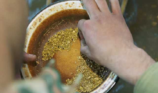 Цены на золото побили годовой рекорд