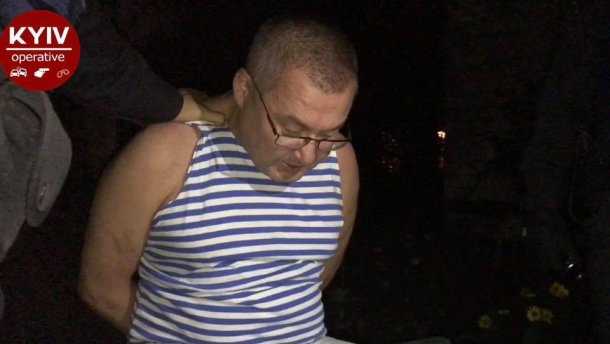 Пьяный мужчина открыл стрельбу по несовершеннолетним в Киеве: есть раненый