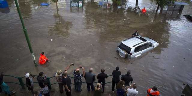 Наводнение в России: из-за тайфуна река сменила русло и затопила целый город