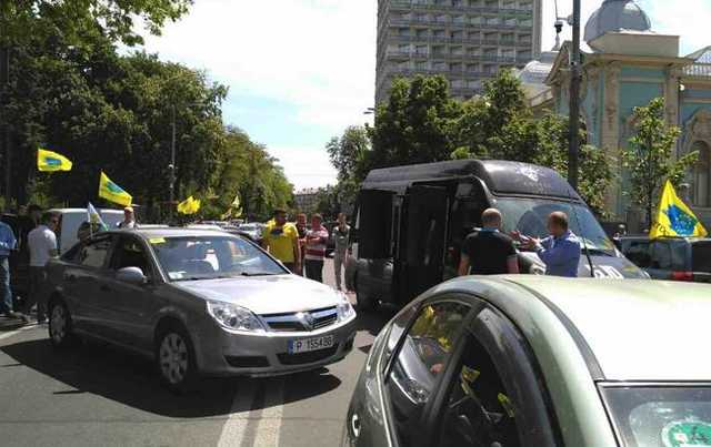 «Еврономера» заблокировали проезд президентского кортежа к Раде: Названы три варианта развития ситуации