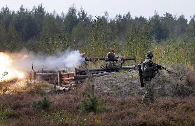 В АТО неспокойно: 14 обстрелов, трое бойцов ВСУ ранены