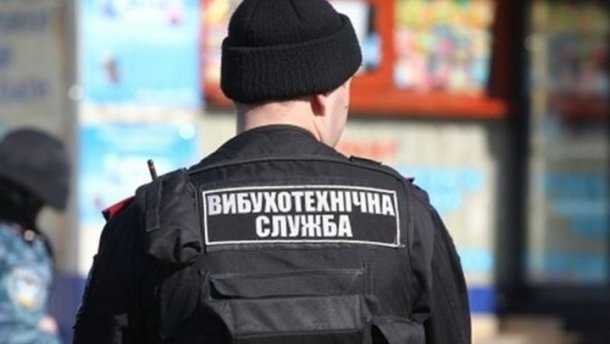 В бизнес-центре возле "Краковца" ищут взрывчатку