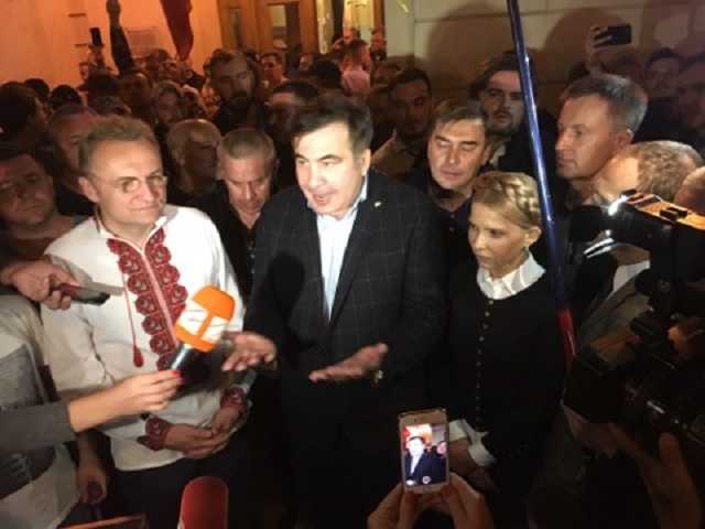 «Пане Президенте»: як Саакашвілі зустріли на площі Ринок