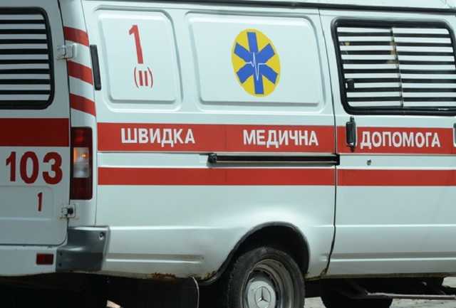 Под Ивано-Франковском машина влетела в остановку с людьми, погибла женщина