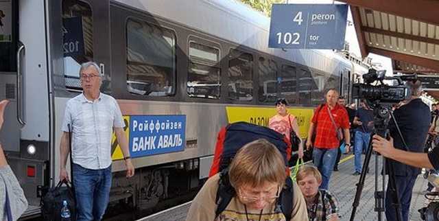 "Укрзализныця" выплатит компенсации пассажирам Интерсити, в котором ехал Саакашвили