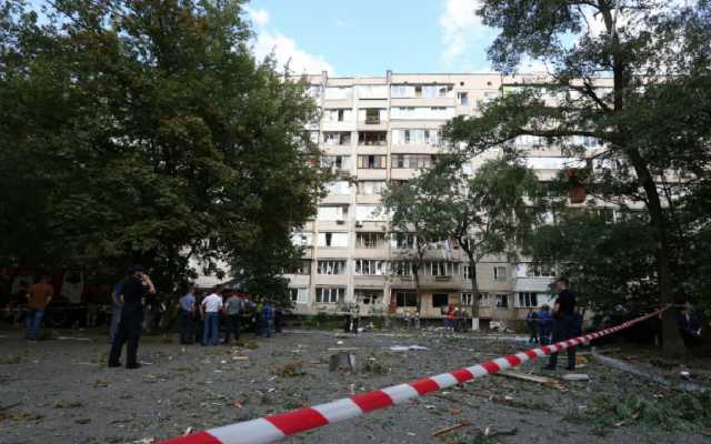 Взрыв многоэтажки в Мариуполе: первые кадры смертельного ЧП