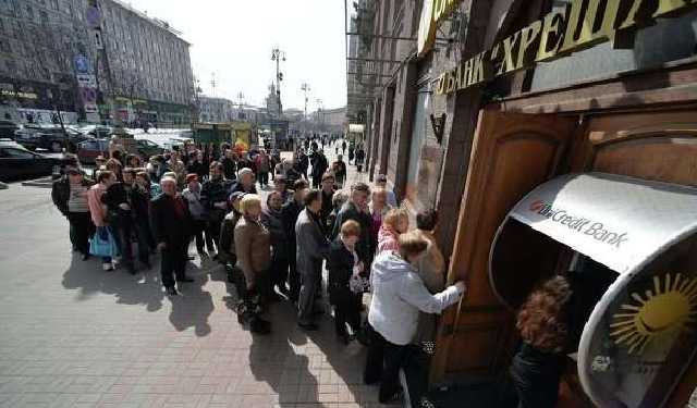 Суд разрешил украинским банкам не выдавать вкладчикам их депозиты наличными