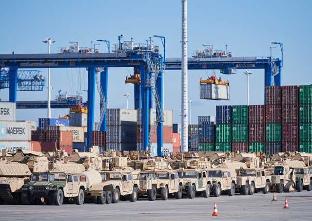 В Польшу прибыла тысяча танков и гаубиц из США