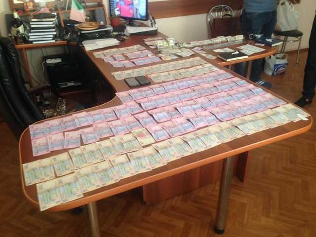 В Днепре подполковника полиции задержали на взятке