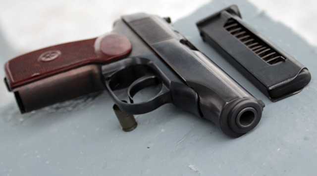 Во Львовской области из табельного оружия застрелился военный