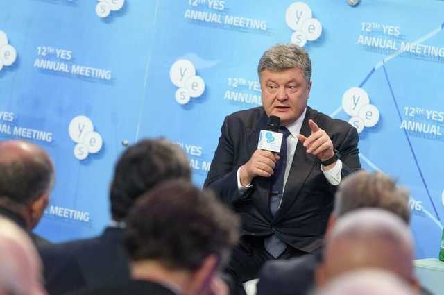 Порошенко назвал украинскую армию "моими войсками"