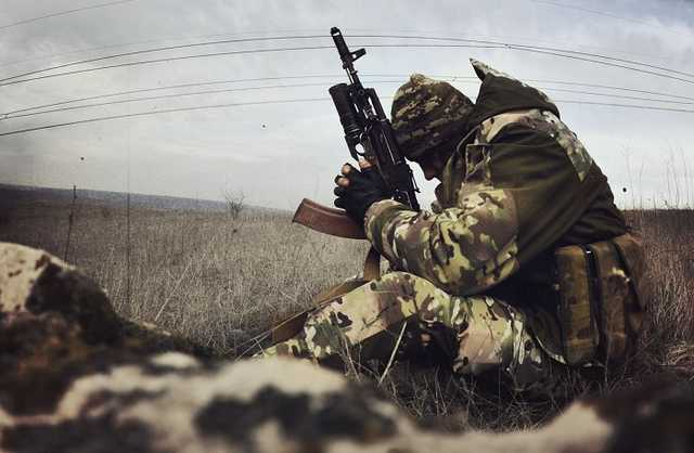 Ранен украинский военный: ситуация в зоне АТО обострилась