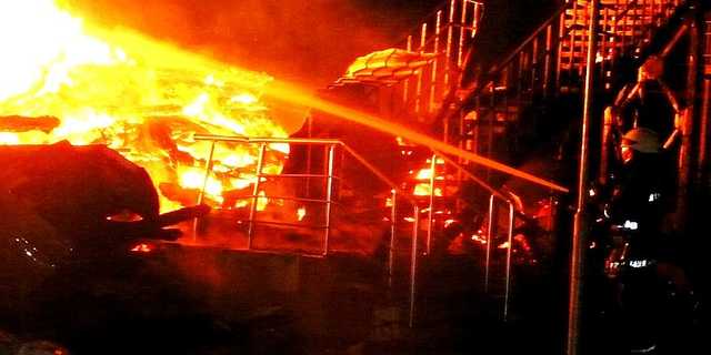 "С водой напряг": появилось видео ликвидации пожара в детском лагере "Виктория"