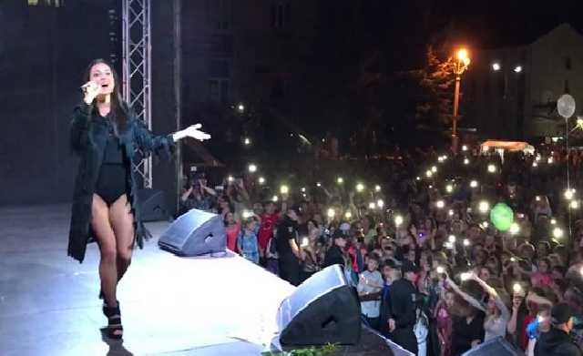 Во время концерта Златы Огневич ураган разбил сцену: появилось видео