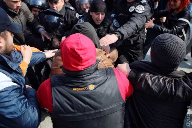В Одессе начались столкновения между «Майдановцами» и «Антимайдановцами»
