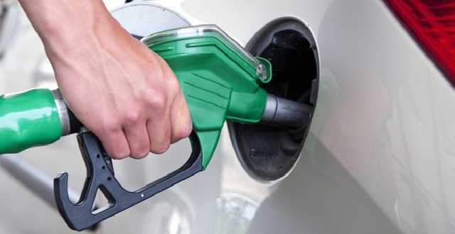 Крупные сети АЗС вновь повысили цены на бензин и дизтопливо