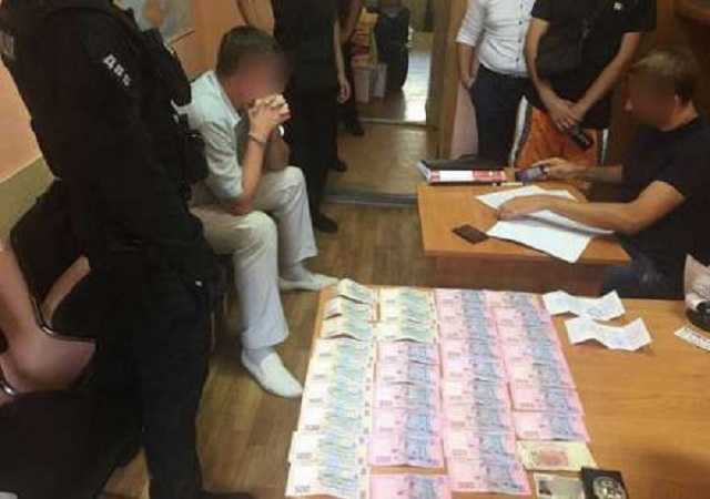 Полицейский начальник возомнил себя коммерсантом и составил «прейскурант» взяток для подчиненных