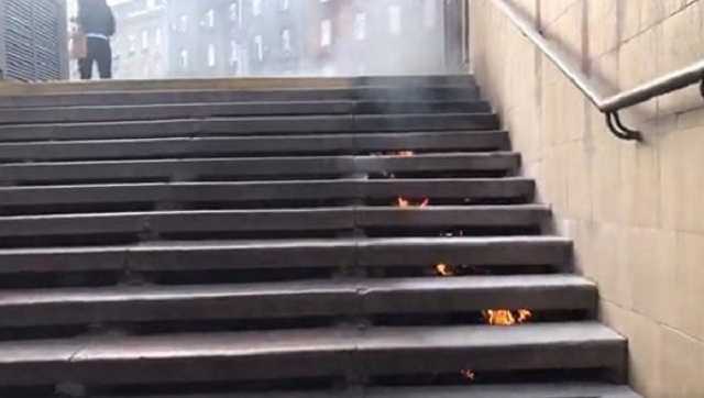 В Киеве на Крещатике горит подземный переход возле гостиницы Днепр