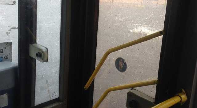 Из-за ливня в Печерском районе Киева затопило дорогу, весь электротранспорт остановился