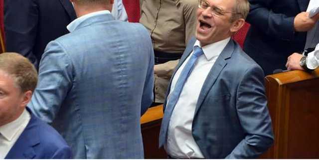 Пусть «шмаляет»: Пашинскому вернули пистолет