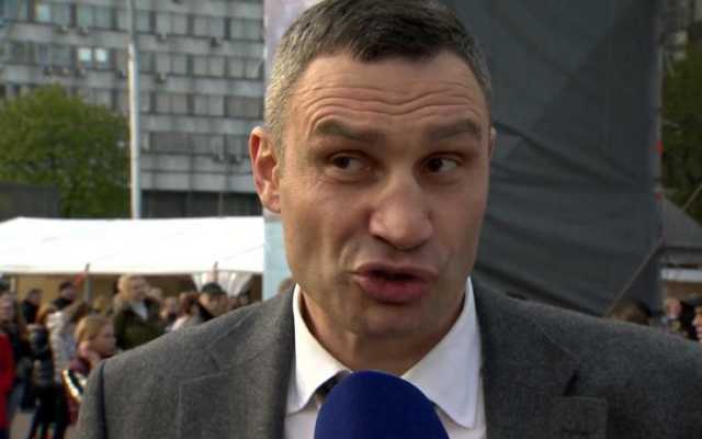 Кличко с сигаретой заговорил в стиле Черновецкого