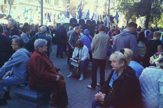 Блогер здійснив диверсію на мітингу Рабіновича, з трибуни попросивши платити більше мітингувальникам