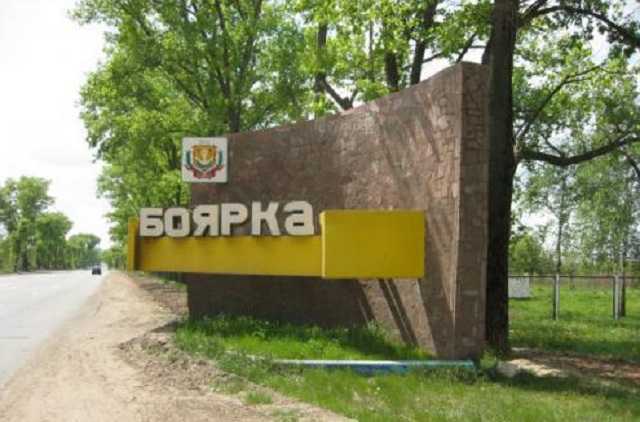 В таунхаус под Киевом неизвестно откуда прилетел снаряд