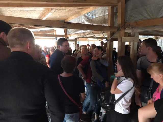 Грязь, пыль, примитивные туалеты: Луценко ужаснулся состоянию КПП «Майорск» на Донбассе