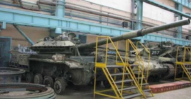 Офицеры украли и сдали в металлолом танковый двигатель