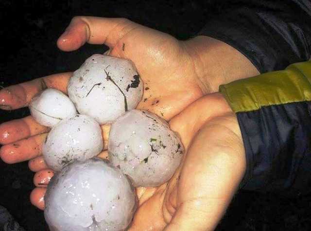 Убытки на миллионы: В Бердичеве объявили режим ЧС из-за огромного града