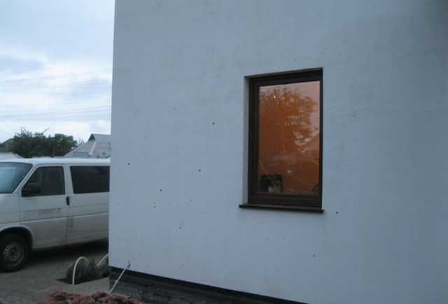 Под Киевом в дом бизнесмена бросили гранату, повреждены строение и автомобиль