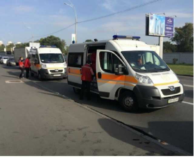 Масштабное ДТП в Киеве: много пострадавших