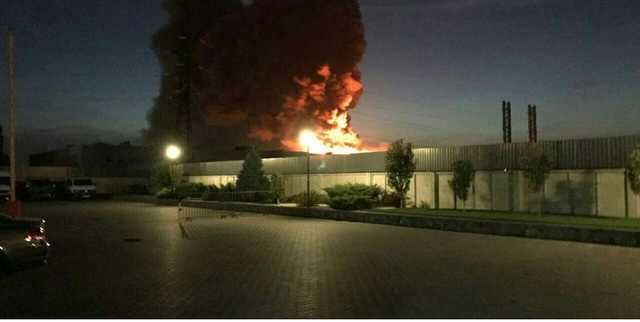 Город в опасности: токсичный дым от пожара фармацевтического завода может навредить людям