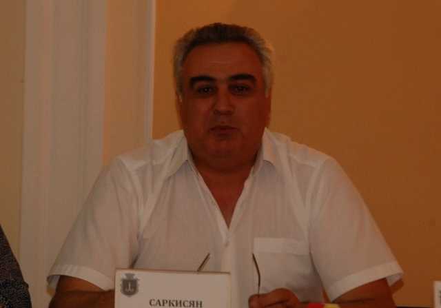 У директора одесского лагеря "Виктория" в сейфе нашли 16 зарплатных карточек