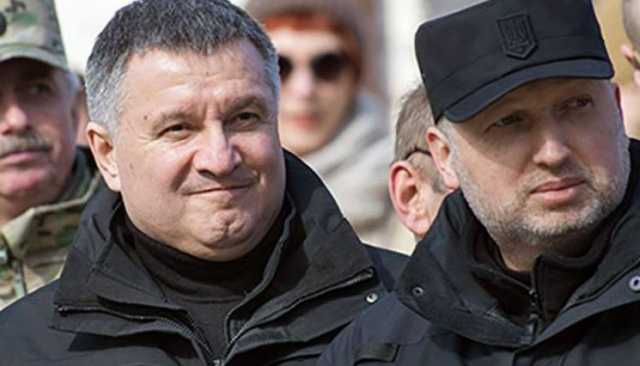 Михаил Подоляк: «Народный Фронт» пошел в атаку на перепуганных партнеров»