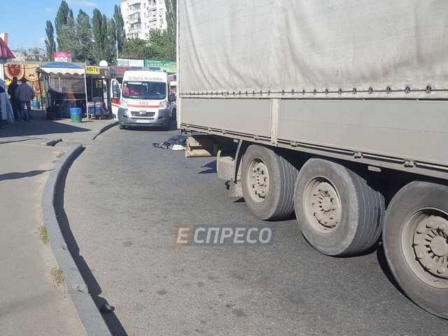 В Киеве на Борщаговке фура MAN переехала женщину